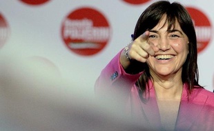 La présidente de la région de Rome, membre de pointe du Peuple de la liberté (PDL) de Silvio Berlusconi, a démissionné lundi en raison d'un vaste scandale financier frappant son groupe au parlement régional, provoquant un scrutin local anticipé à haut risque pour ce parti.