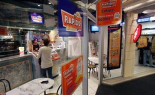 Loto, Rapido, chevaux, bandits-manchots : les Français ont dépensé 2,3 millions d'euros par heure au jeu en 2007, selon une enquête de l'AFP, soit l'équivalent de 104.000 remboursements d'une consultation médicale par la Sécurité sociale.