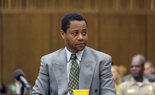 Cuba Gooding, Jr. campe O.J. Simpson dans « The People v. O.J. Simpson: American Crime Story »:.