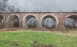 Le viaduc d'Otterswiller (Bas-Rhin), long de 215 m, a été sélectionné parmi 16 sites de la SNCF pour devenir un lieu artistique temporaire.