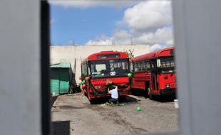 Au moins trente personnes sont mortes et quelque 50 blessées lundi lorsque le bus qui les transportait a basculé dans un ravin à San Martin Jilotepeque, dans l'ouest du Guatemala, ont rapporté les pompiers à l'AFP.