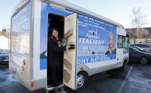 Florence Italiani, la candidate FN dans la 2ème circonscription de l'Oise, à Noaille le 14 mars.
