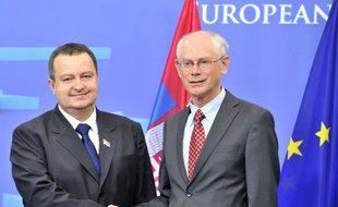 La Serbie doit améliorer "durablement" ses relations avec le Kosovo, si elle veut obtenir le lancement de ses négociations d'adhésion avec l'Union européenne, a rappelé mardi le président de l'UE Herman Van Rompuy.