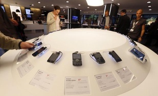 L'explosion des ventes de smartphones, dominée par Samsung et Apple, ne compense pas la baisse générale des ventes de téléphones portables dans le monde au troisième trimestre 2012, bien qu'il y ait des signes de reprise, selon une étude du cabinet Gartner publiée mercredi.