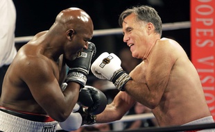 Combat de boxe de charité entre Holyfield et Romney, à Salt Lake City, le 15 mai 2015.