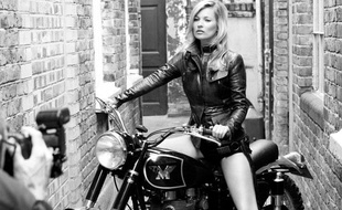 Kate Moss prend la pose pour Matchless London.