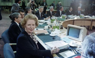 L'ancienne Première ministre britannique Margaret Thatcher, le 5 décembre 1986 à Londres.