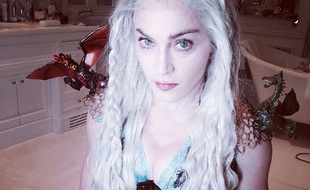 Madonna déguisée en Daenerys Targaryen.