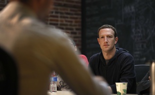 Mark Zuckerberg lors d'une table ronde, le 9 novembre 2017 à Saint-Louis, Etats-Unis.