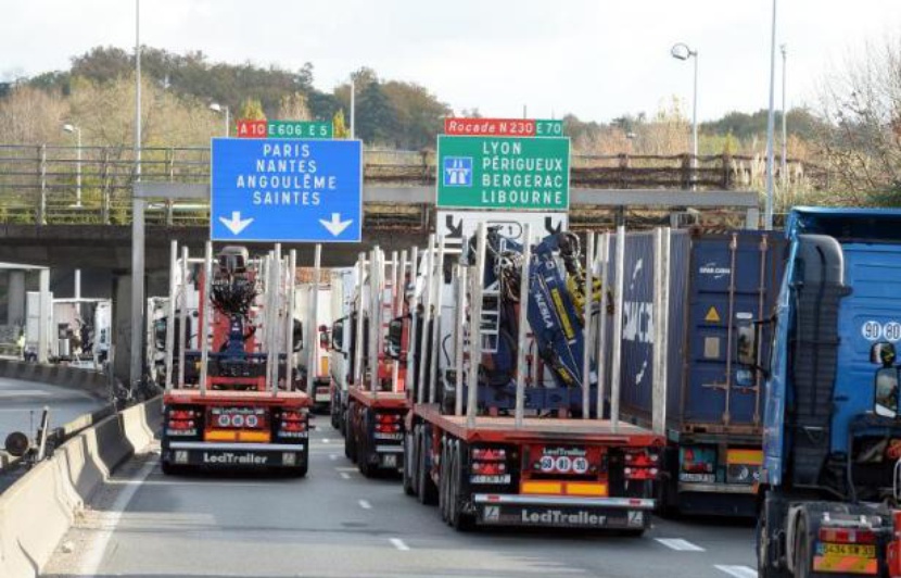 péage poids lourds: ségolène royal appelle au calme des