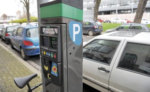 Depuis le 1er janvier 2016, le stationnement est payant entre 12h et 14h à Strasbourg. (Archives)