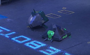 Un combat entre robots.