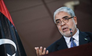 Le technocrate libyen Moustapha Abou Chagour, considéré comme proche des islamistes, a été élu mercredi soir Premier ministre avec comme priorité de rétablir la sécurité en Libye, quelques heures après une attaque à Benghazi qui a fait quatre morts américains dont l'ambassadeur.