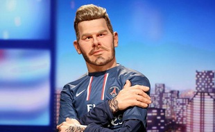La marionnette de David Beckham fait sa première apparition aux Guignols de l'info mercredi 13 février 2013.