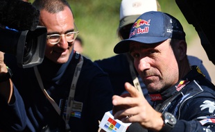 Stéphane Peterhansel à l'arrivée de la dernière étape du Dakar 2017.