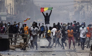 De violentes manifestations se tiennent en ce moment au Sénégal, comme ici à Dakar le 5 mars 2021.