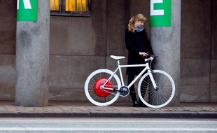 La «Copenhagen Wheel» permet de transformer n'importe quel vélo en vélo à assitance électrique