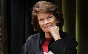 "Je ne veux pas me contenter de changer le monde, je veux changer de monde", raconte Danielle Mitterrand, décédée en novembre 2011, dans "Ce que je n'accepte pas", un livre d'entretiens posthume, à paraître le 19 janvier, où elle évoque son esprit de résistance et ses combats.