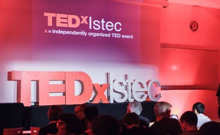 Lors de l'édition 2017 du TEDxIstec.