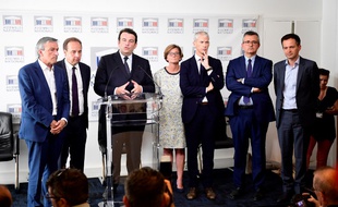 Le groupe des «constructifs» Les Républicains-UDI, avec le député Thierry Solère au centre, le 21 juin 2017 à l'Assemblée nationale