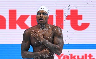 Mehdy Metella, pas du tout baraqué, avant le départ de la demi-finale du 100m nage libre aux Mondiaux de Budapest.