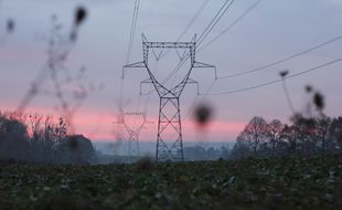 Illustration d'un réseau électrique en hiver.
