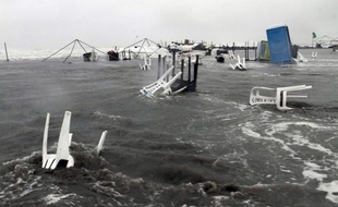 La tempête tropicale Ernesto, accompagnée de vents violents et de fortes pluies, a causé la mort au Mexique d'au moins neuf personnes dans les Etats de Tabasco (sud-est) et de Veracruz (est), ont annoncé vendredi soir les autorités locales.