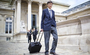 Francois de Mazières, nouveau député, arrive à l'Assemblée nationale le 19 juin 2012.