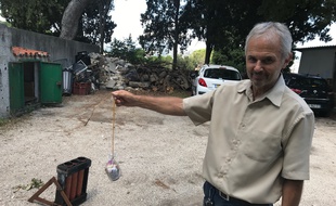 Philippe Arnello est l'artificier qui tire, chaque midi, le coup de canon au-dessus de Nice.
