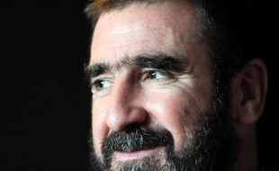 Star sulfureuse du football puis comédien, Eric Cantona se lance dans le débat de la présidentielle française en sollicitant auprès d'élus les 500 parrainages nécessaires à une candidature, pour alerter sur la crise du logement.
