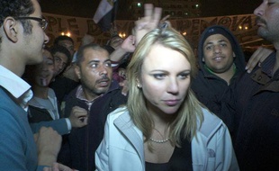 Lara Logan, quelques instants avant son agression place Tahrir, au Caire, le 11 février 2011