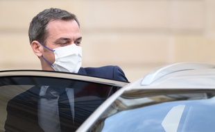 Olivier Véran estime que le nombre de cas journalier de coronavirus sera sous la barre des 15.000 d'ici le 19 mai 2021.