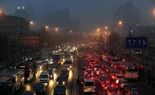 La teneur de l'atmosphère en gaz à effet de serre a atteint un nouveau pic en 2011 et la concentration actuelle de ces gaz responsables du réchauffement de la planète aura des conséquences sur la vie sur terre pendant des siècles, a averti mardi l'Organisation météorologique mondiale (OMM).