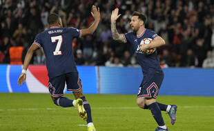 Mbappé et Messi, après l'égalisation face à Leipzig.