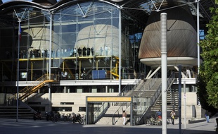 Le Tribunal de Grande Instance de Bordeaux.