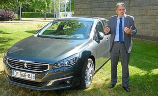 Michel Gombaud, chef de projet, devant la nouvelle version de la Peugeot 508.