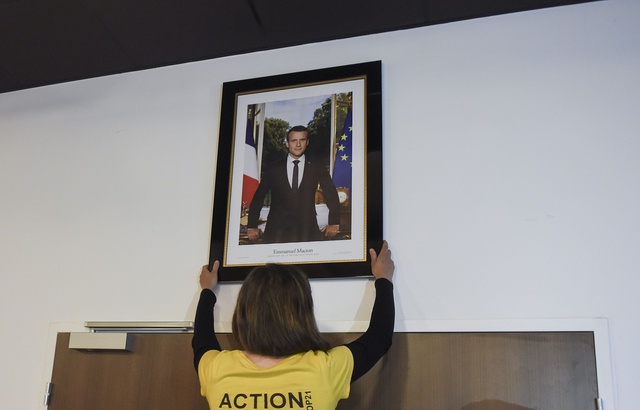 La désobéissance civile est-elle devenue incontournable chez les militants ? 640x410_militants-ecolos-decroche-portrait-emmanuel-macron-mairie-denoncer-inaction-climatique-gouvernement-juges-vol-septembre