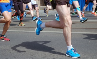 Des coureurs à pied. Illustration.