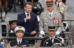 L’Elysée dément l’infox des figurants payés pour applaudir Macron