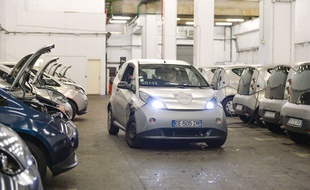 L'atelier Autolib' dans le 18e répare et nettoie environ 50 Autolib' par jour.