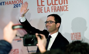 Benoît Hamon fête sa première place le 22 janvier