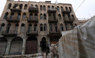 Un immeuble devasté dans la vieille ville de Alep en Syrie, le 6 décembre 2014