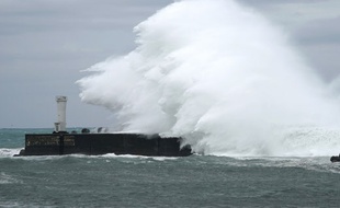 Les prémices du typhon Hagibis sur le port de Kiho.