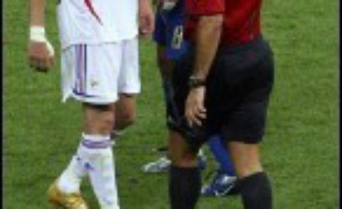 En marquant le 1er but sur penalty, "ZZ" devient, pour son dernier match, le quatrième joueur de l'histoire à marquer dans deux finales de Coupe du monde.