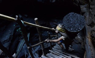 La plupart des énergies fossiles doivent rester dans les sous-sols car les brûler provoquera des changements qui "mettront en cause l'existence de notre société", a prévenu lundi un nouveau rapport d'une agence gouvernementale en Australie, exportateur majeur de charbon et de gaz.