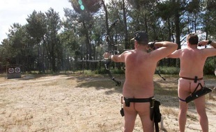Un camp naturiste à Grayan-l'Hôpital en Gironde le 16 juillet 2001