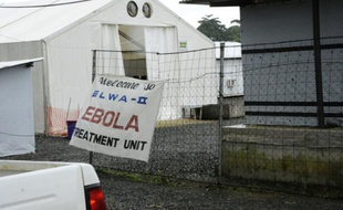 Entrée de la clinique Elwa à Monrovia, spécialisée dans le traitement du virus Ebola, le 20 juillet 2015