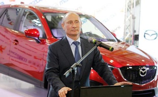 Les ventes de voitures en Russie, deuxième marché automobile en Europe, ont chuté de 5,5% en 2013 après une année 2012 record, selon des chiffres annoncés mercredi par la fédération professionnelle AEB.