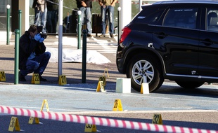 Des policiers sur les lieux du crime à l'aéroport de Bastia