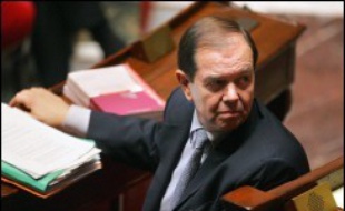 Patrick Ollier (UMP), président de la commission des Affaires économiques de l'Assemblée nationale, a regretté mardi que le débat et le vote sur le projet de fusion GDF-Suez n'aient pas lieu "maintenant" au Parlement.